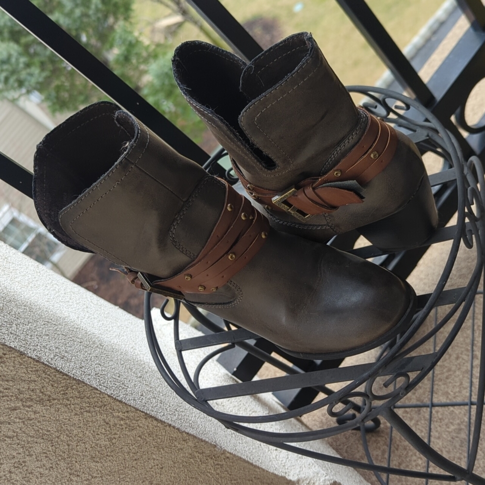 Boots - Picture 2 of 2